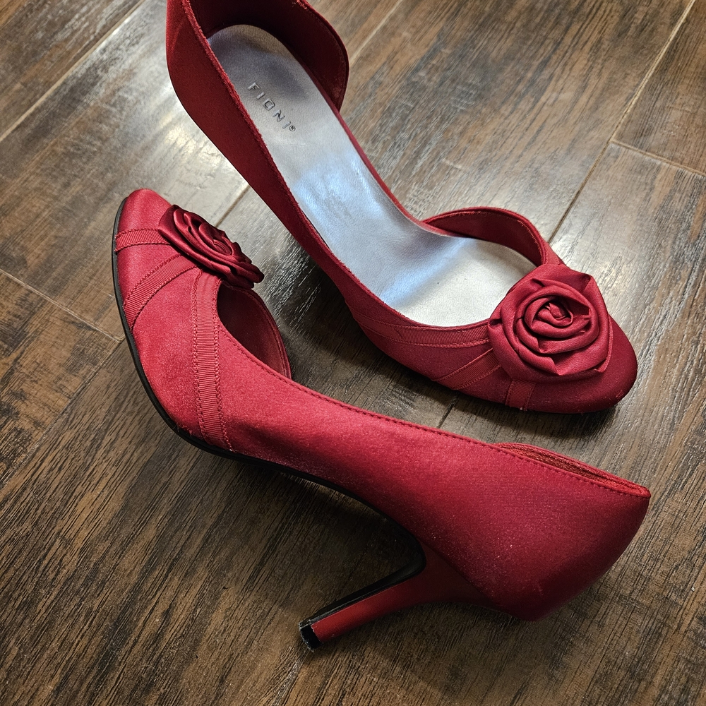 FIONI Red Rose Accent Heels